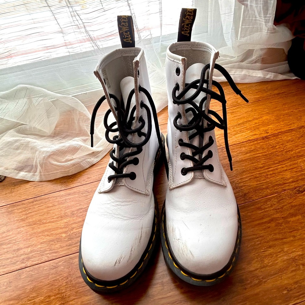 Dr. Martens 1460 white 8-eye leather combat boots, size US8 womens